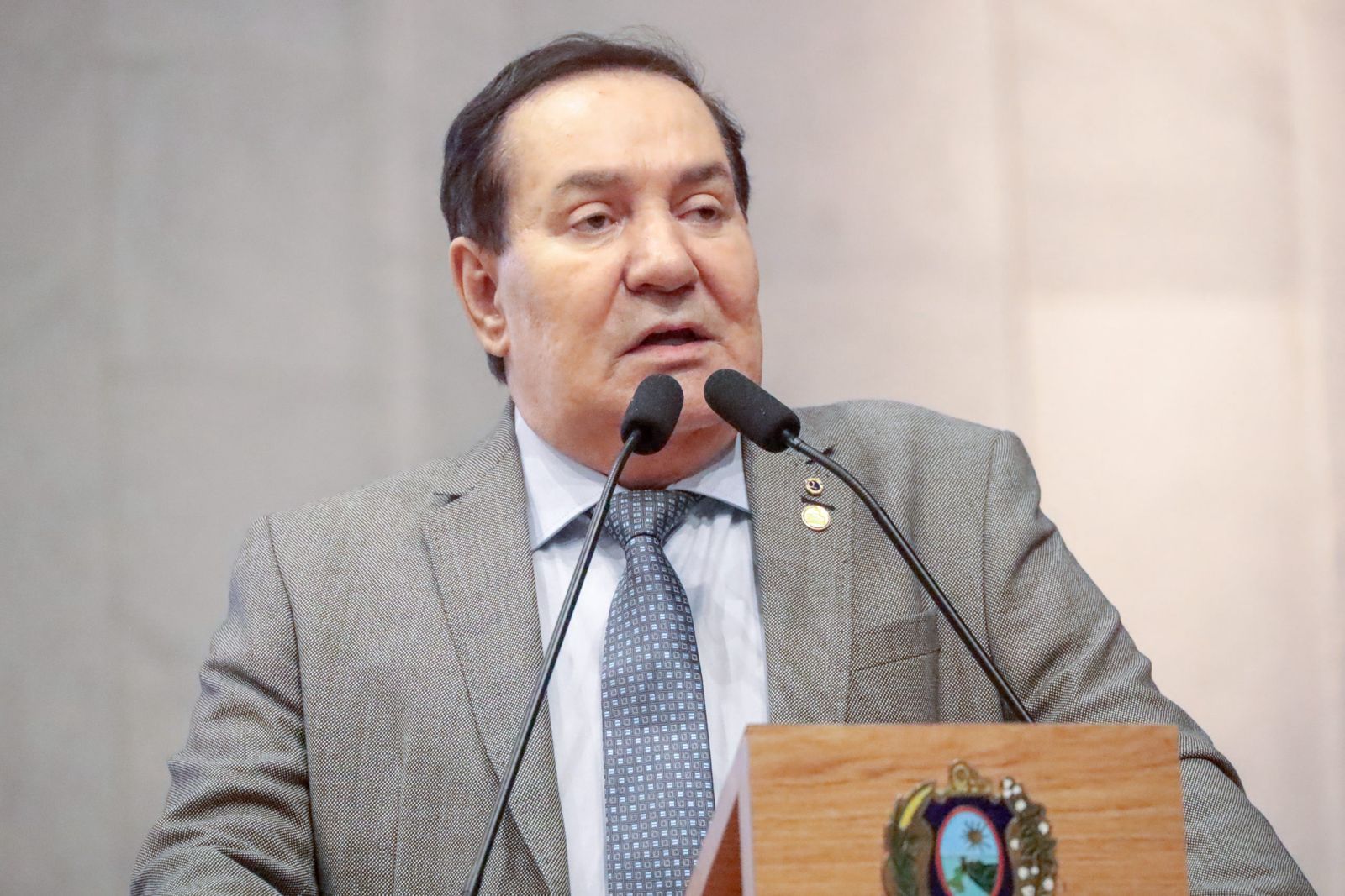 Líder do Governo na Alepe se queixa de ausência do Estado em Garanhuns e região