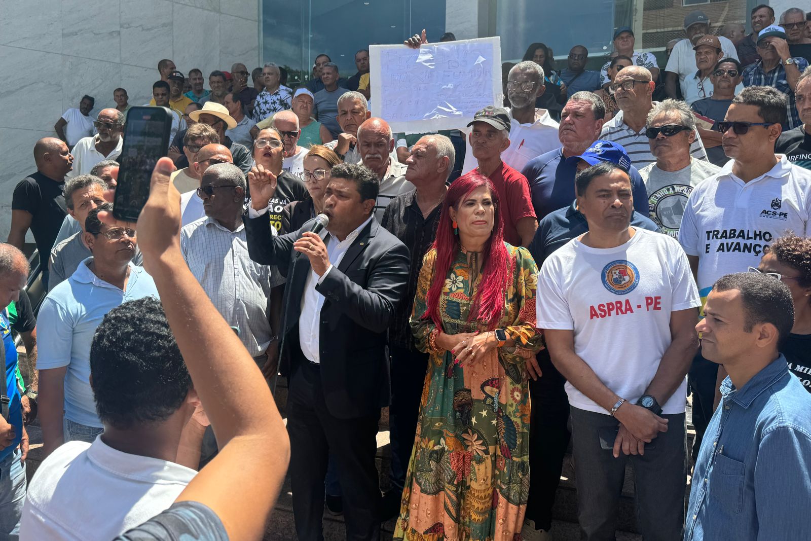 Deputado convoca militares para o dia da votação no plenário 