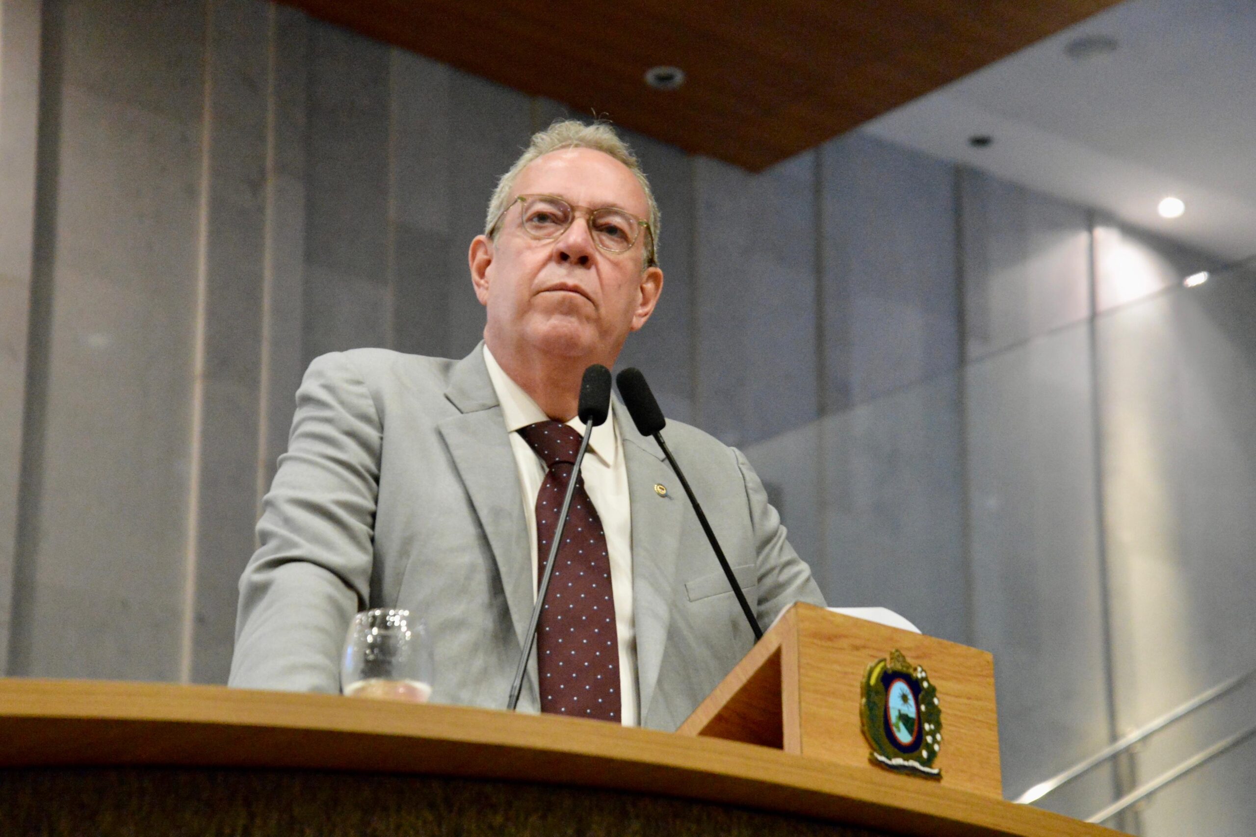 Álvaro Porto cobra providências na área da saúde ao Estado