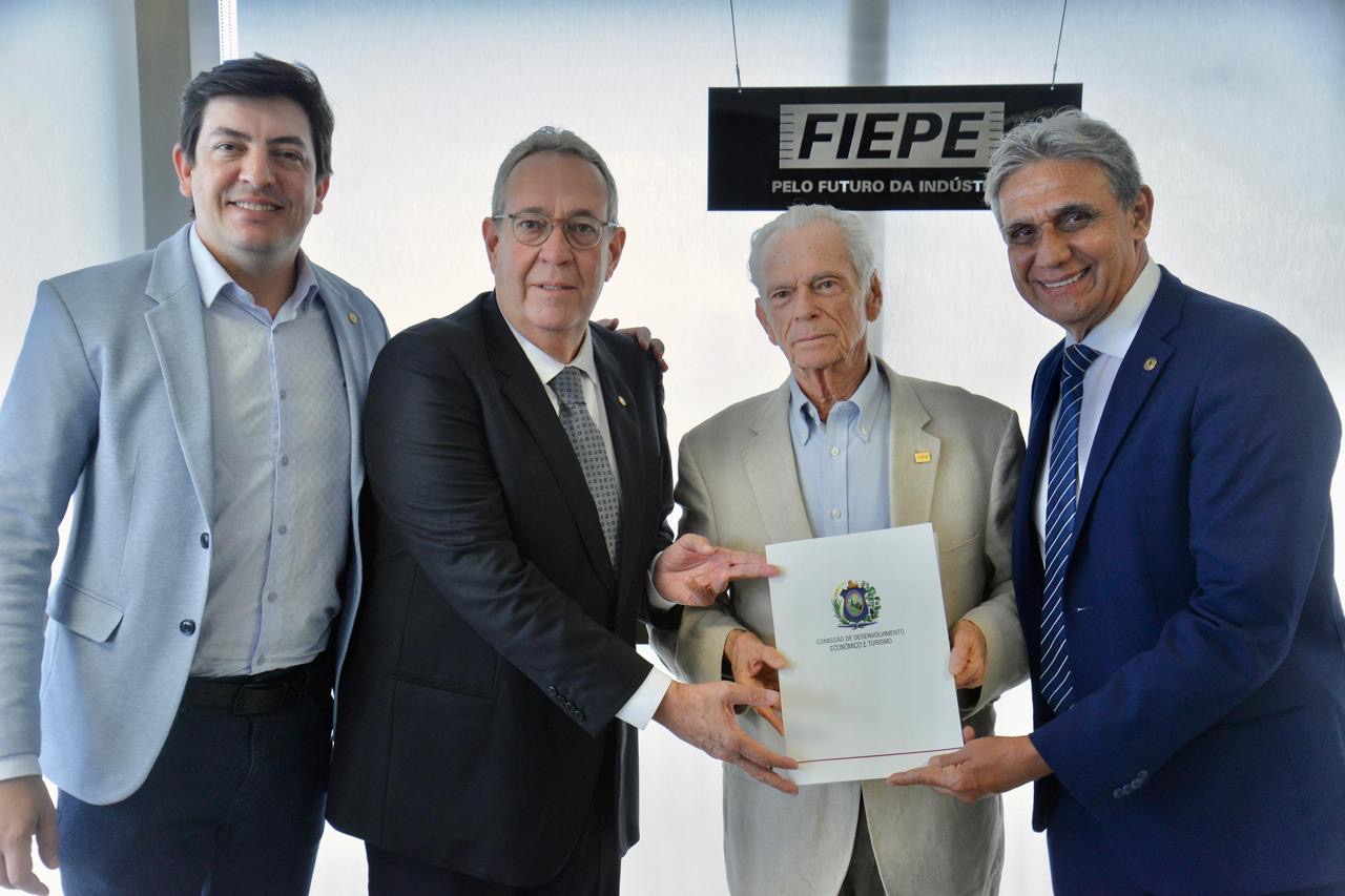 Álvaro diz que a Alepe está de portas abertas à indústria pernambucana