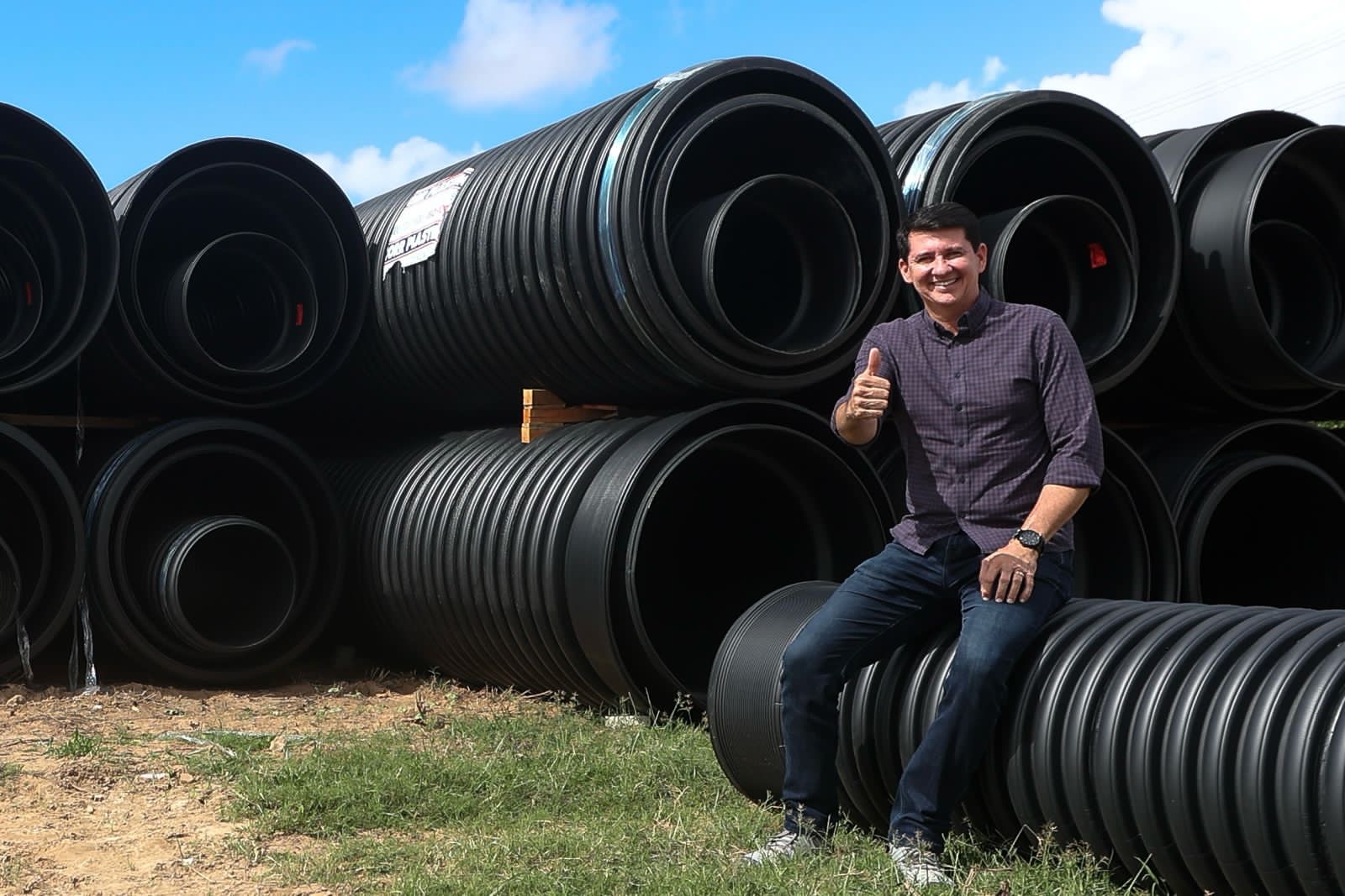 Simão acompanha início das obras de drenagem no Dom Avelar