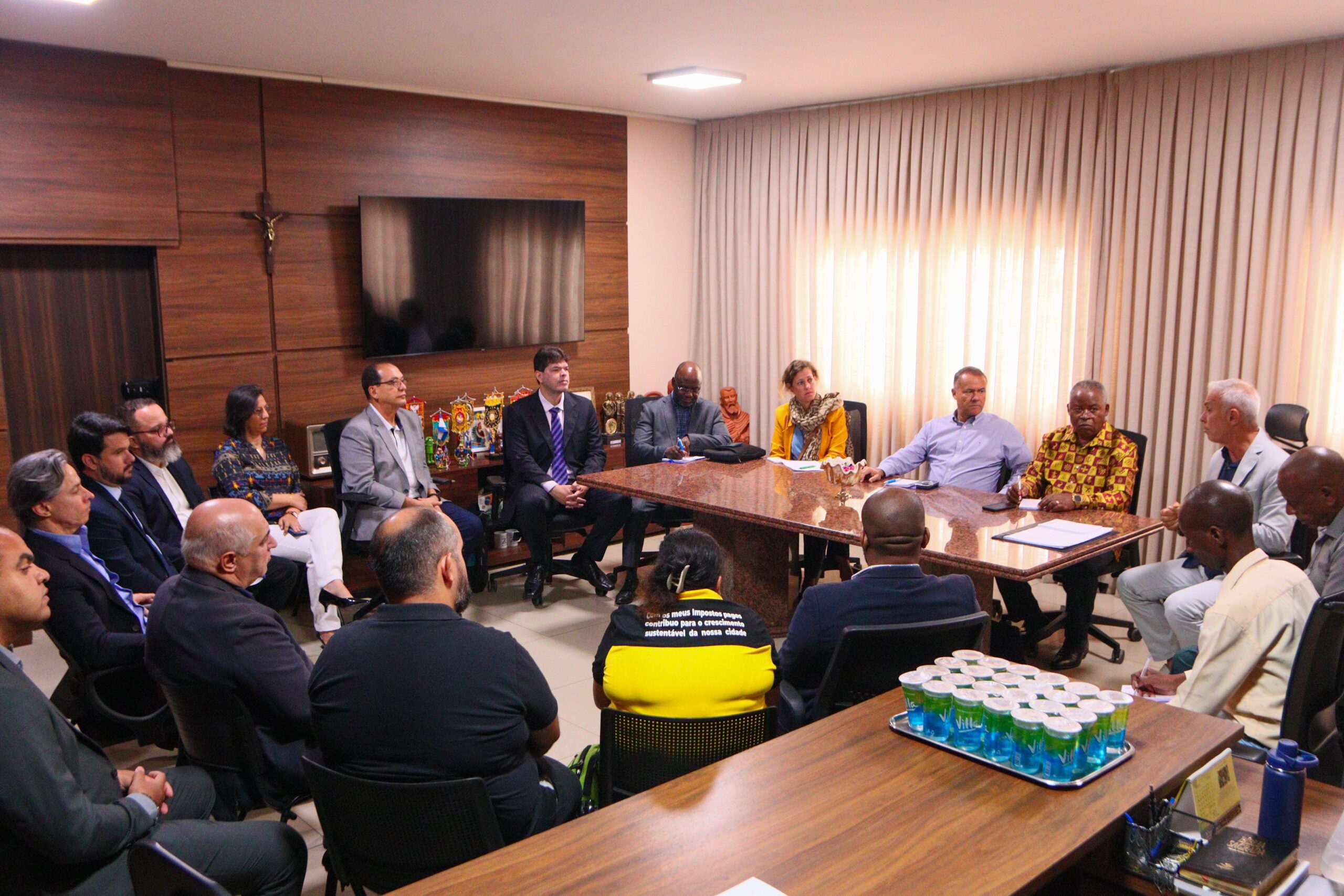 Paulo Roberto recebe visita da comitiva do Tribunal Administrativo de Moçambique