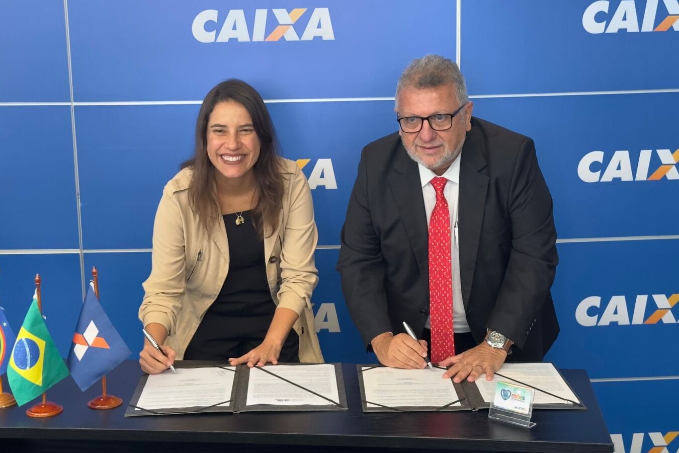Em Brasília, governadora e Caixa assinam contrato do Mães de Pernambuco