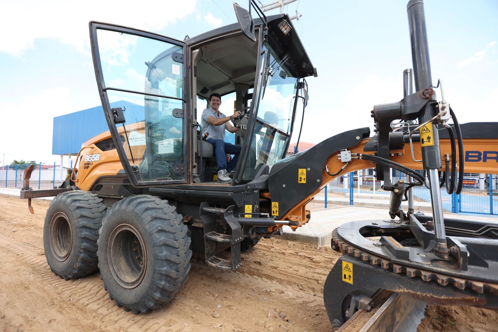 Simão anuncia a pavimentação de 97 ruas em diversos bairros de Petrolina