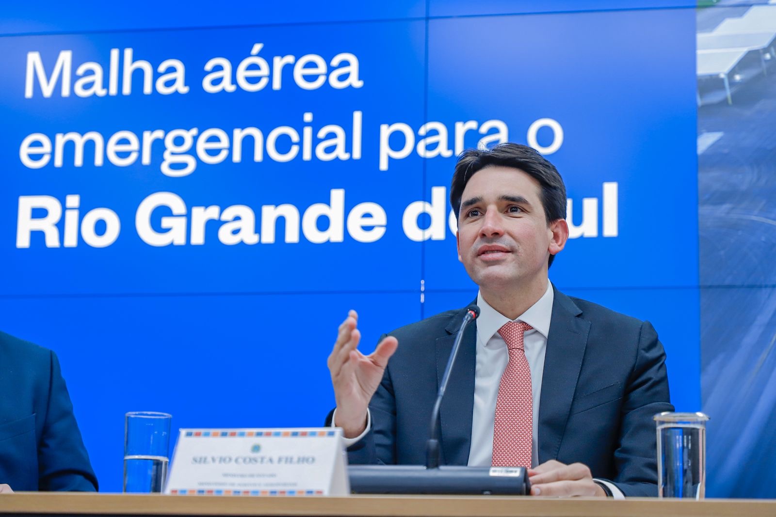 Silvio Costa Filho apresenta malha aérea emergencial para o RS