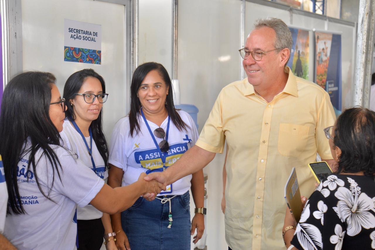 Álvaro Porto destina emenda e retroescavadeira para Ribeirão