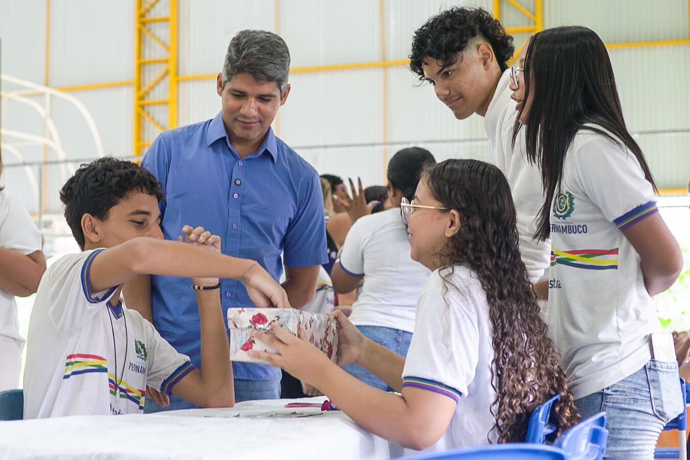 Renato leva ‘Caravana por Mais Educação’ à escola Estadual Nilo Coelho