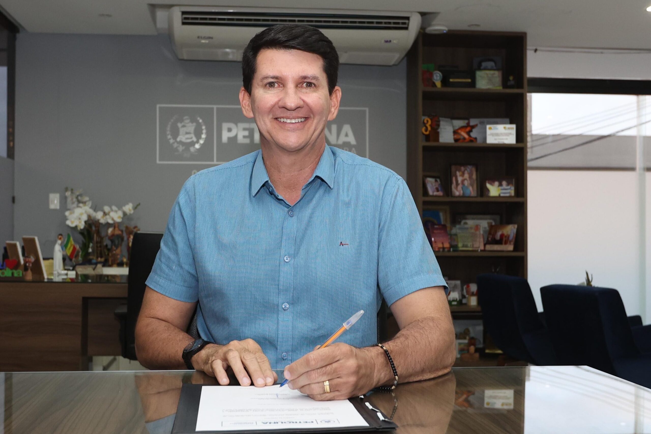 Simão anuncia expansão da iluminação em LED para mais de 60 comunidades de Petrolina