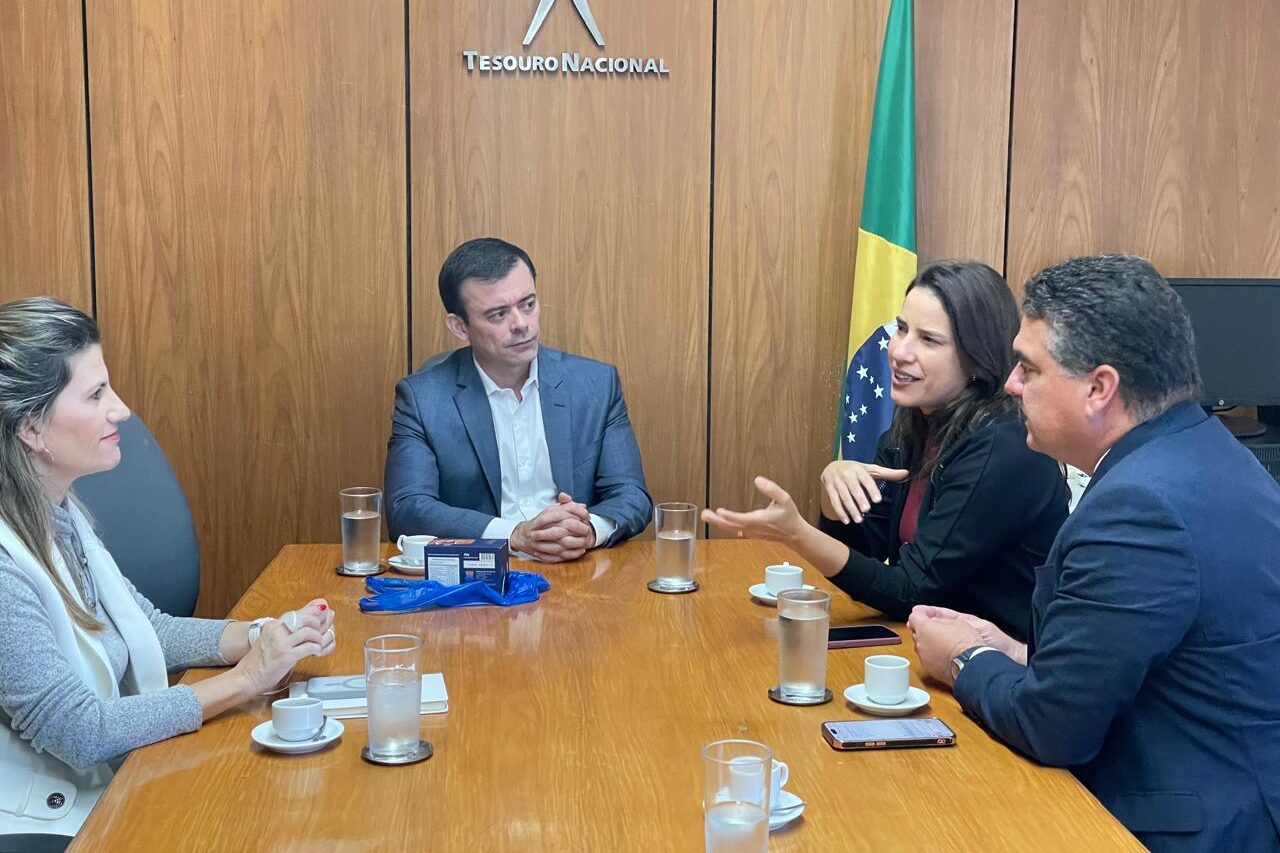 Raquel discute novas operações financeiras com secretário do Tesouro Nacional