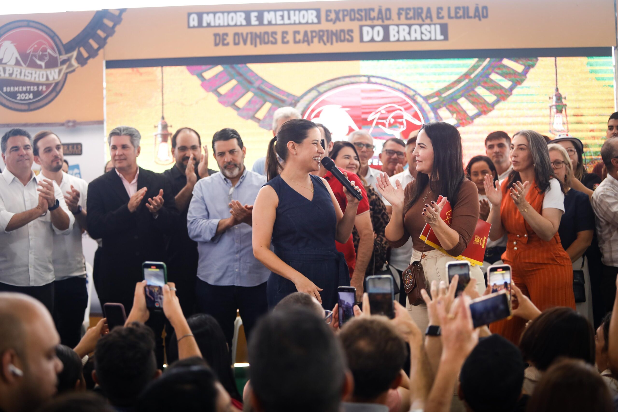 Na Caprishow, Raquel Lyra inicia agenda pelo Sertão pernambucano