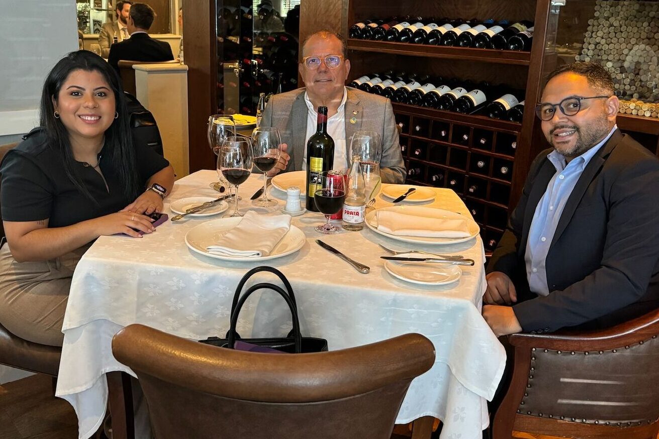 Vida longa ao embaixador de Pernambuco em Brasília