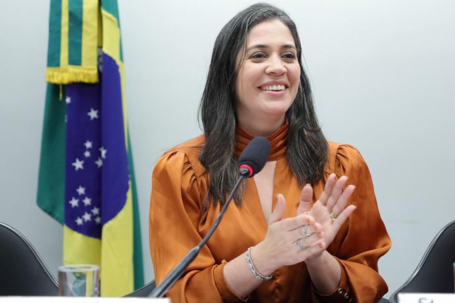 Projeto de Iza, que estimula contratação de pessoas com TEA, é aprovado na Câmara