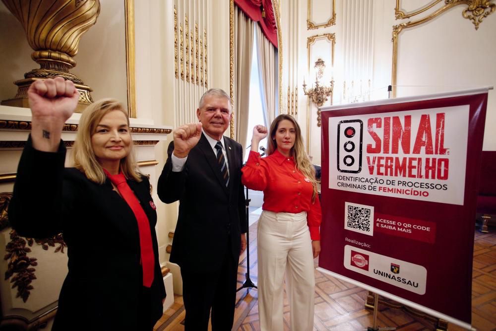 Contra o feminicídio, TJPE participa do lançamento da ferramenta “Sinal Vermelho”
