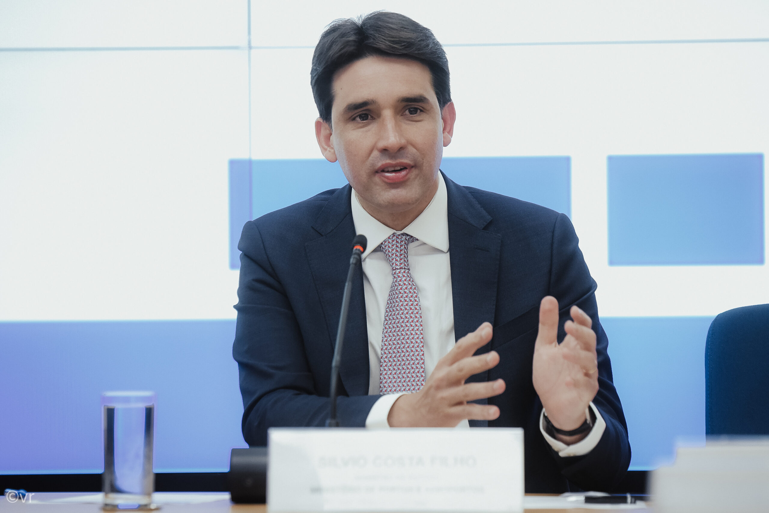 Silvio Costa Filho discute plano de investimentos no Porto de Recife