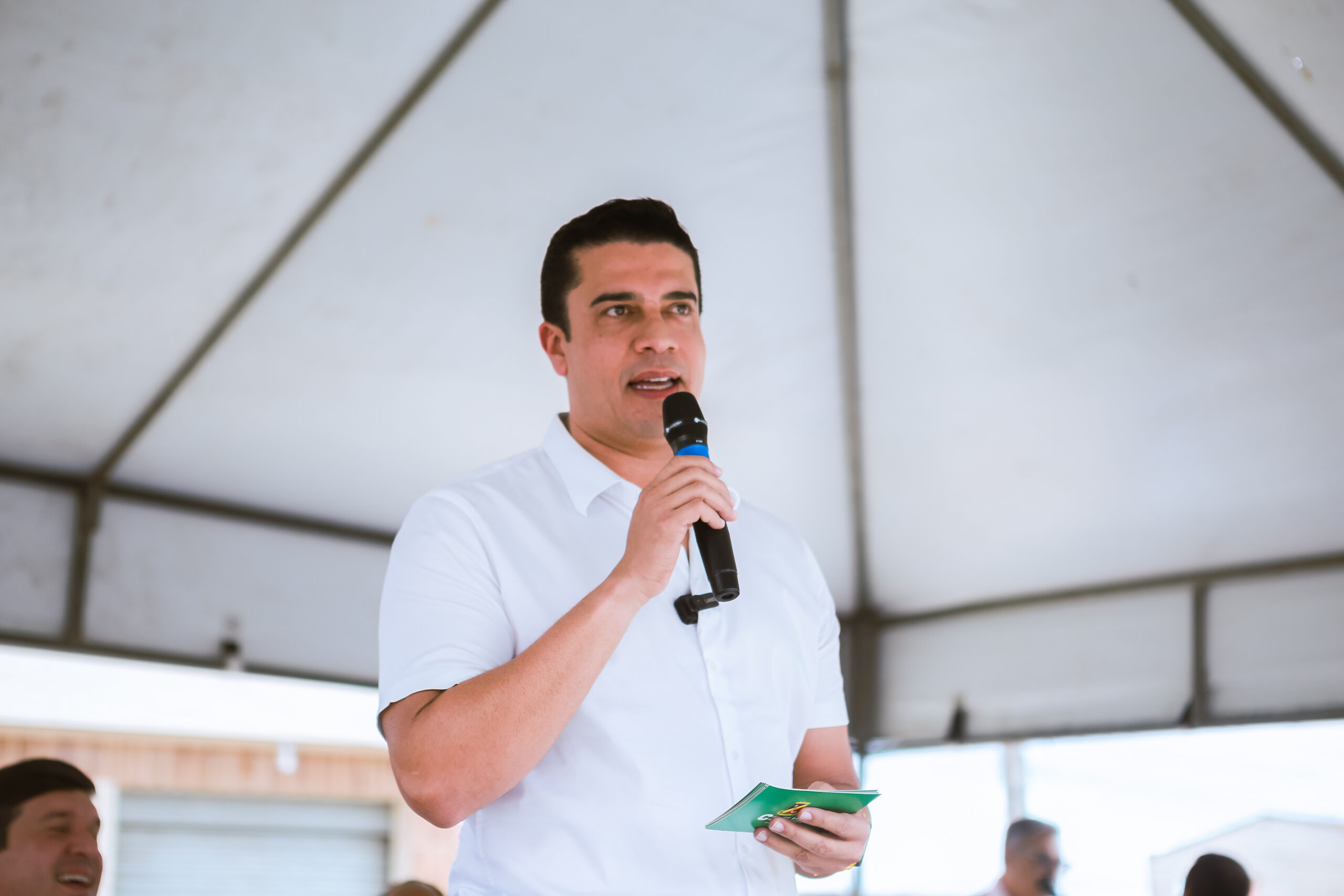 Rodrigo Pinheiro critica gestão de Zé Queiroz na área da Educação