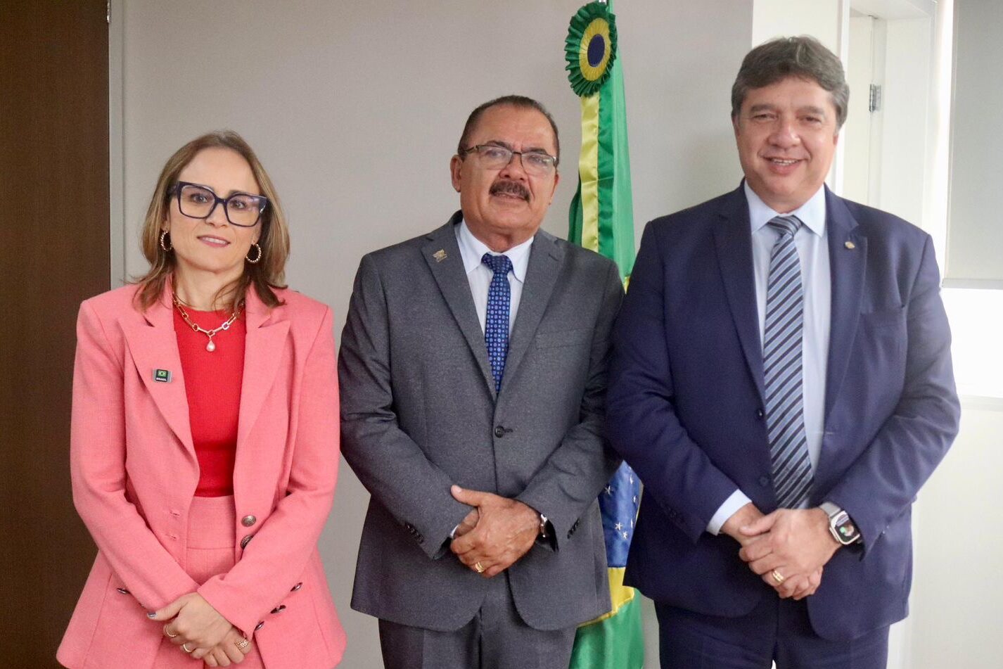 Uchoa Jr recebe prefeitos durante a Marcha a Brasília