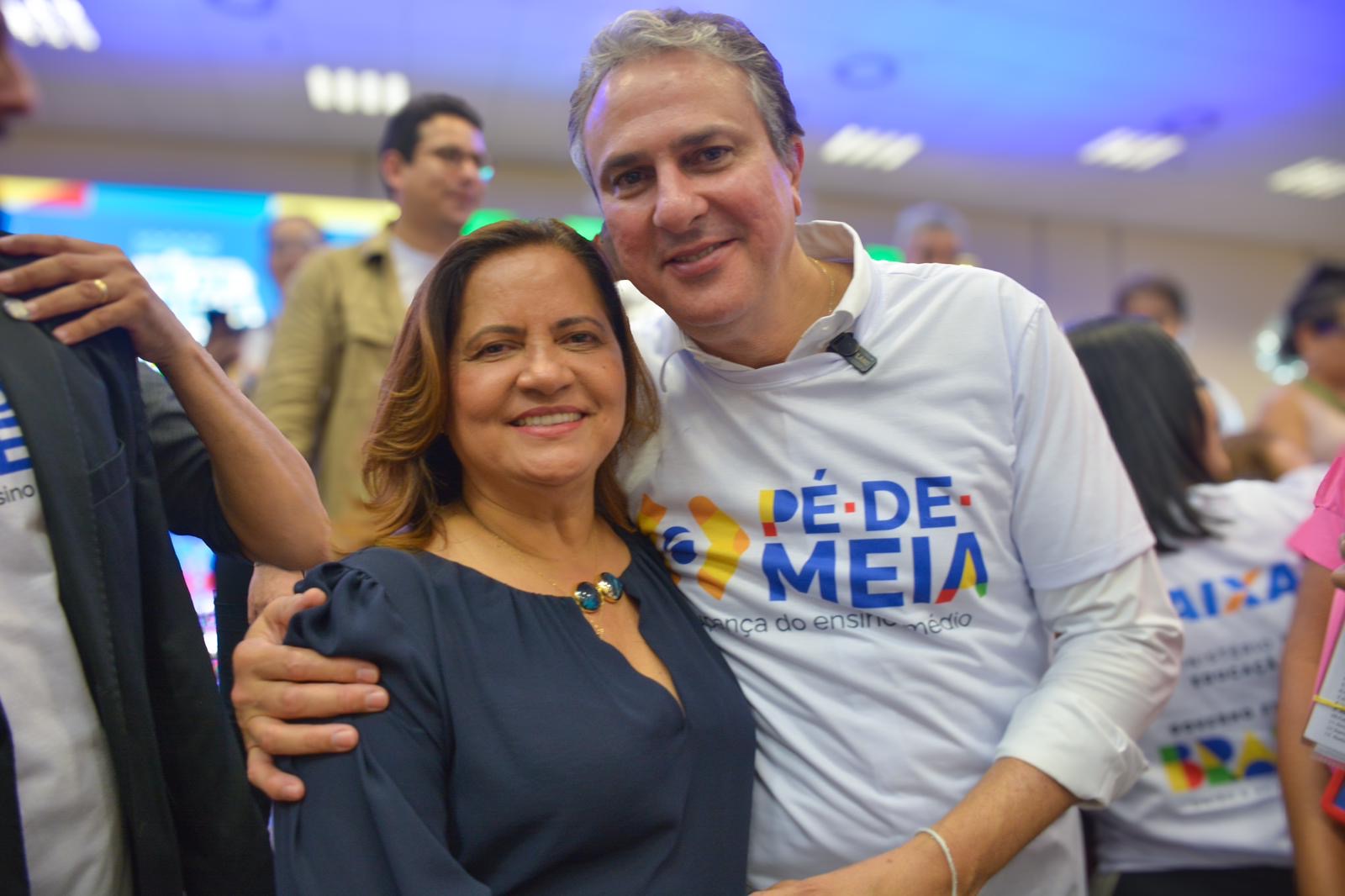 Célia Sales prestigia lançamento do programa Pé-de-Meia em Pernambuco