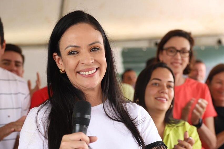 Em Serra Talhada, Márcia entrega praça no distrito de Serrinha