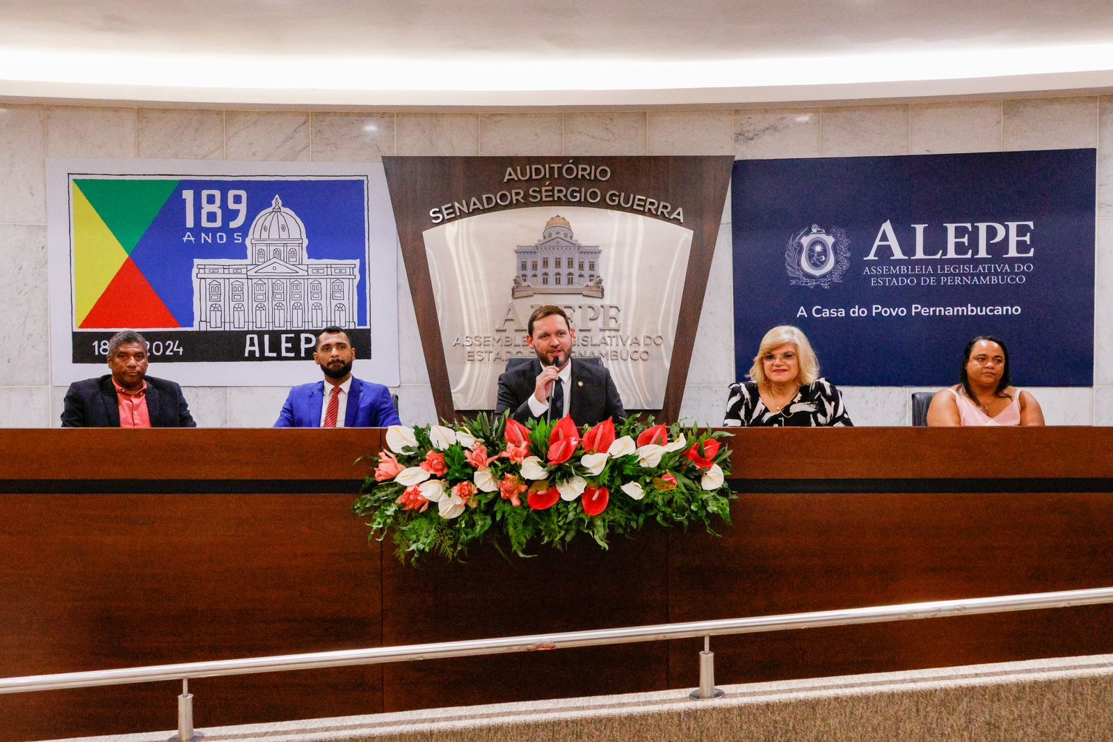 Por iniciativa de Gilmar, profissionais de enfermagem são homenageados na Alepe