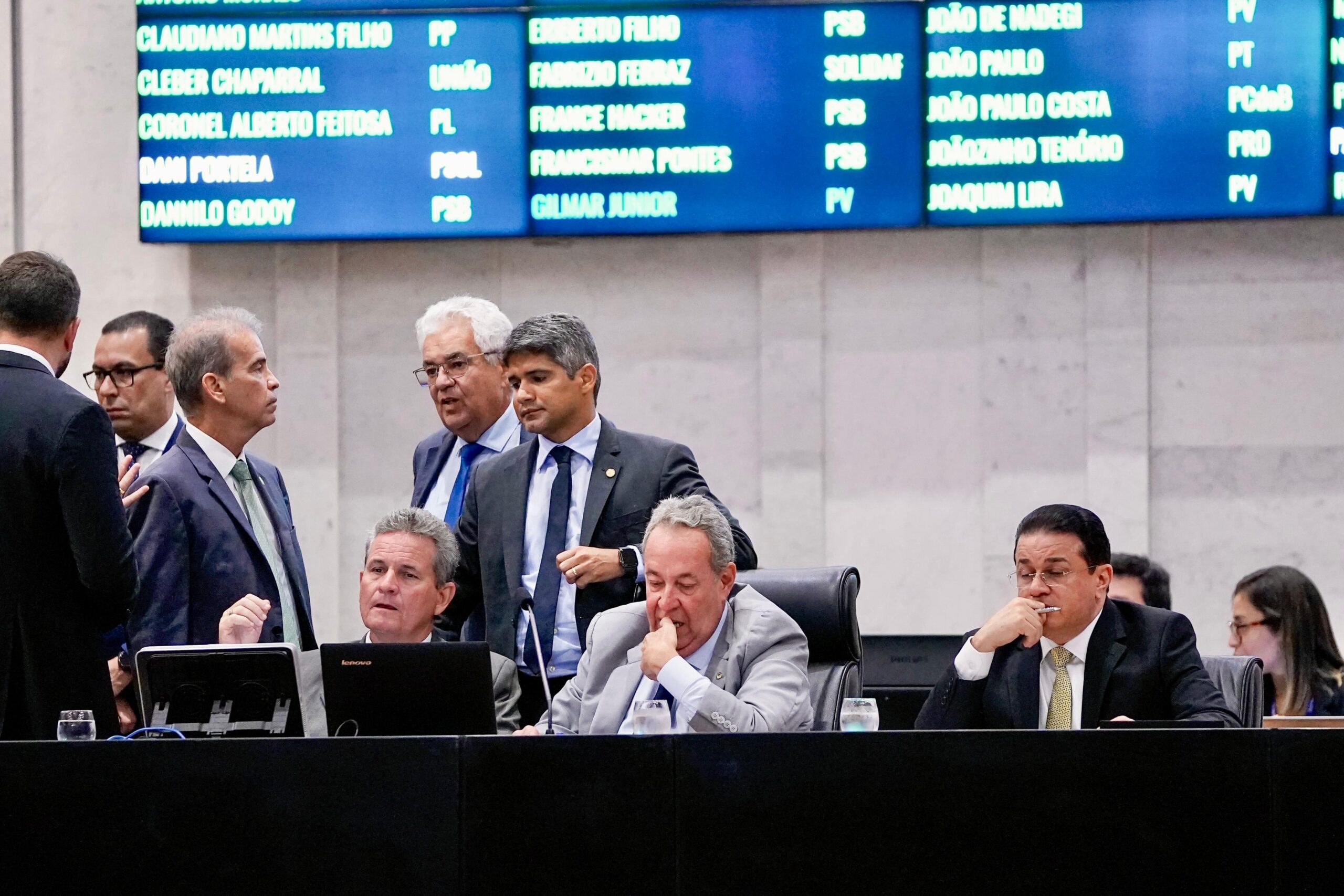 Alepe aprova projeto original sobre o fim das faixas salariais; discussão segue no plenário 