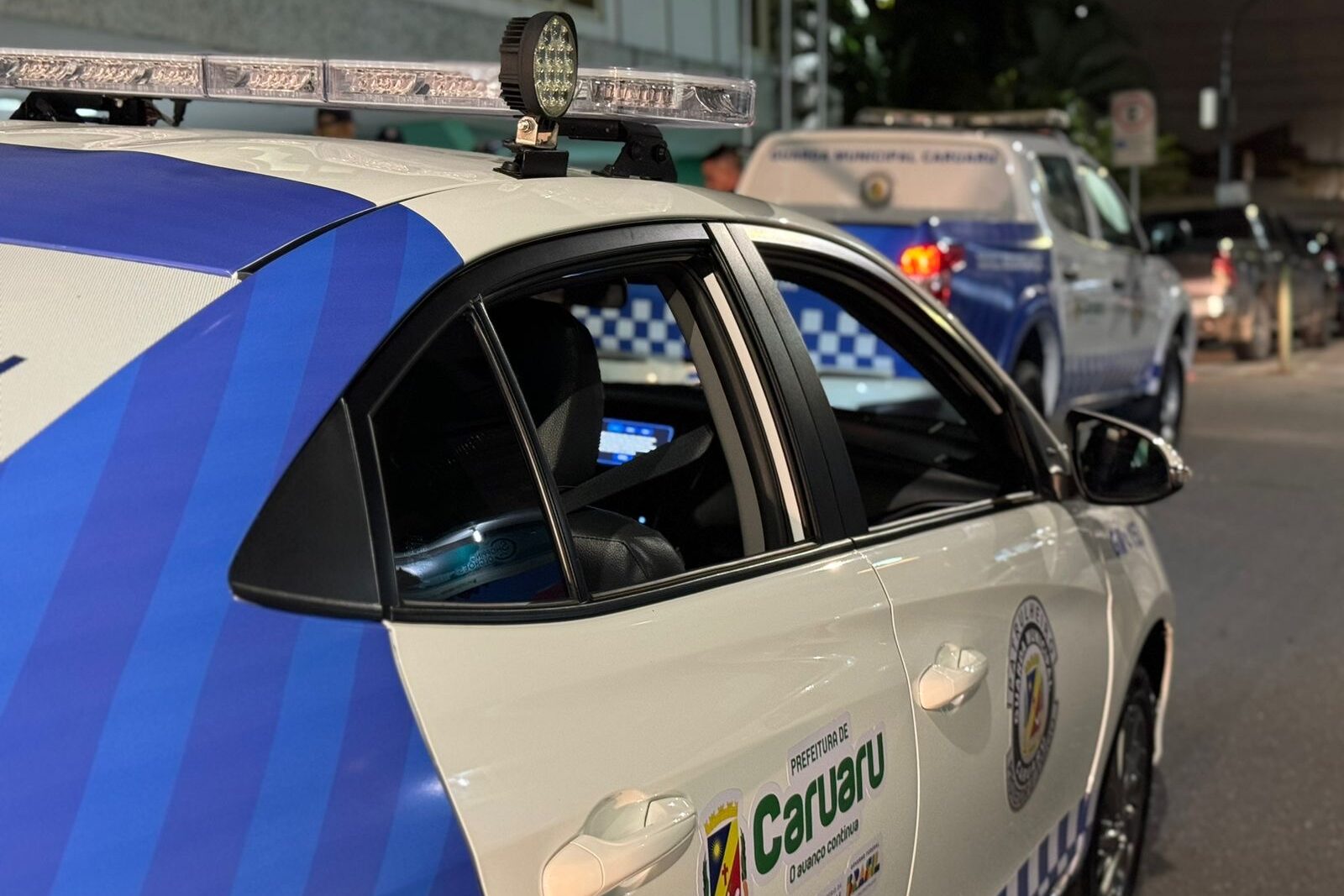 Rodrigo entrega quatro novas viaturas para a Guarda Municipal de Caruaru