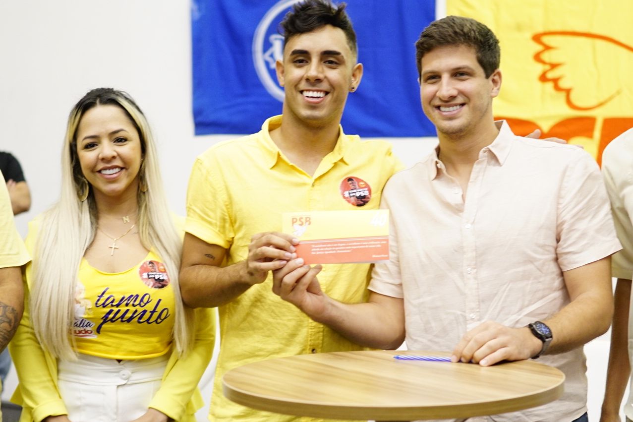 Em ato de filiação com a juventude, João Campos destaca renovação com a essência do PSB