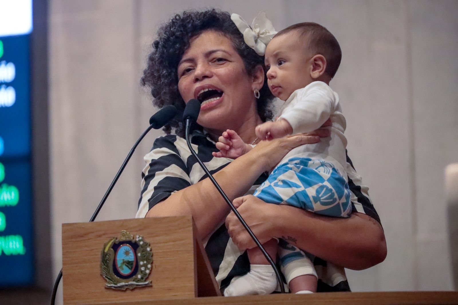 Dani Portela discursa sobre mulheres na política e maternidade