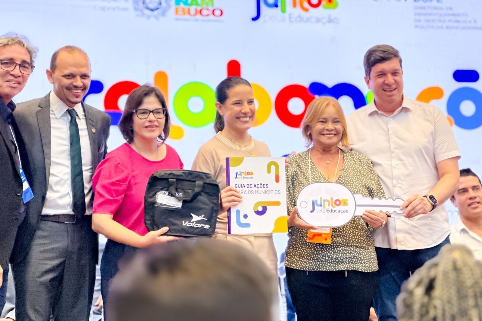 Nadegi assegura mais um ônibus escolar em parceria com o Estado