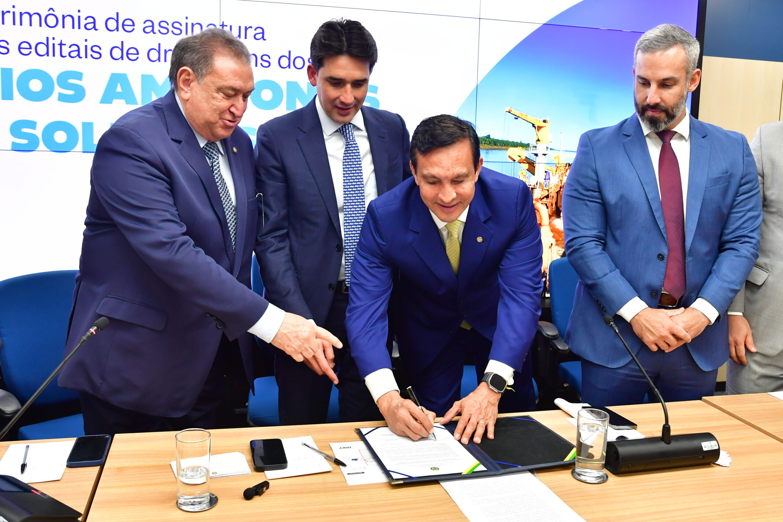 Silvio Costa Filho anuncia R$ 500 milhões para dragagens na região Norte 