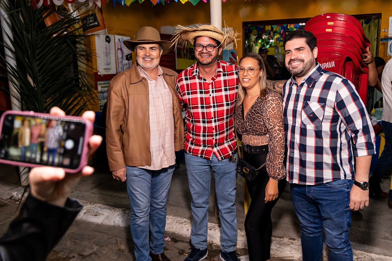Tonynho e Tony Gel encerram maratona de visitas ao São João na Roça