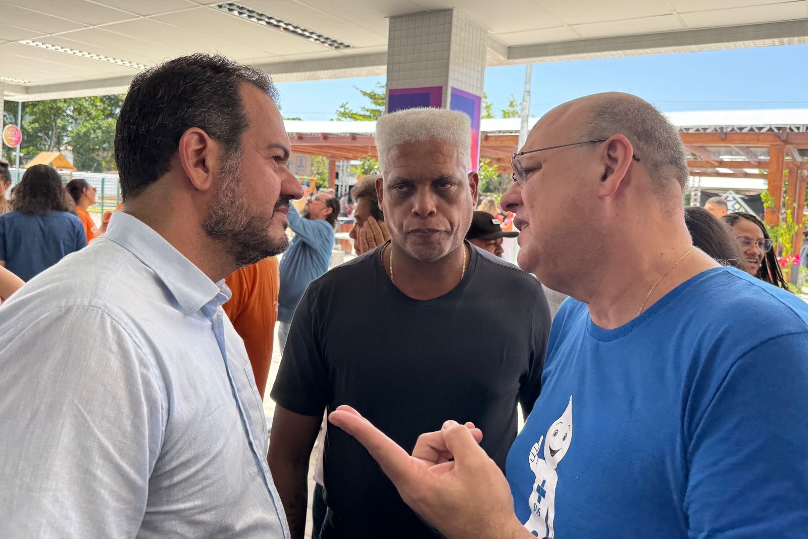 Em evento com João Campos, Mozart fala sobre desincompatibilização