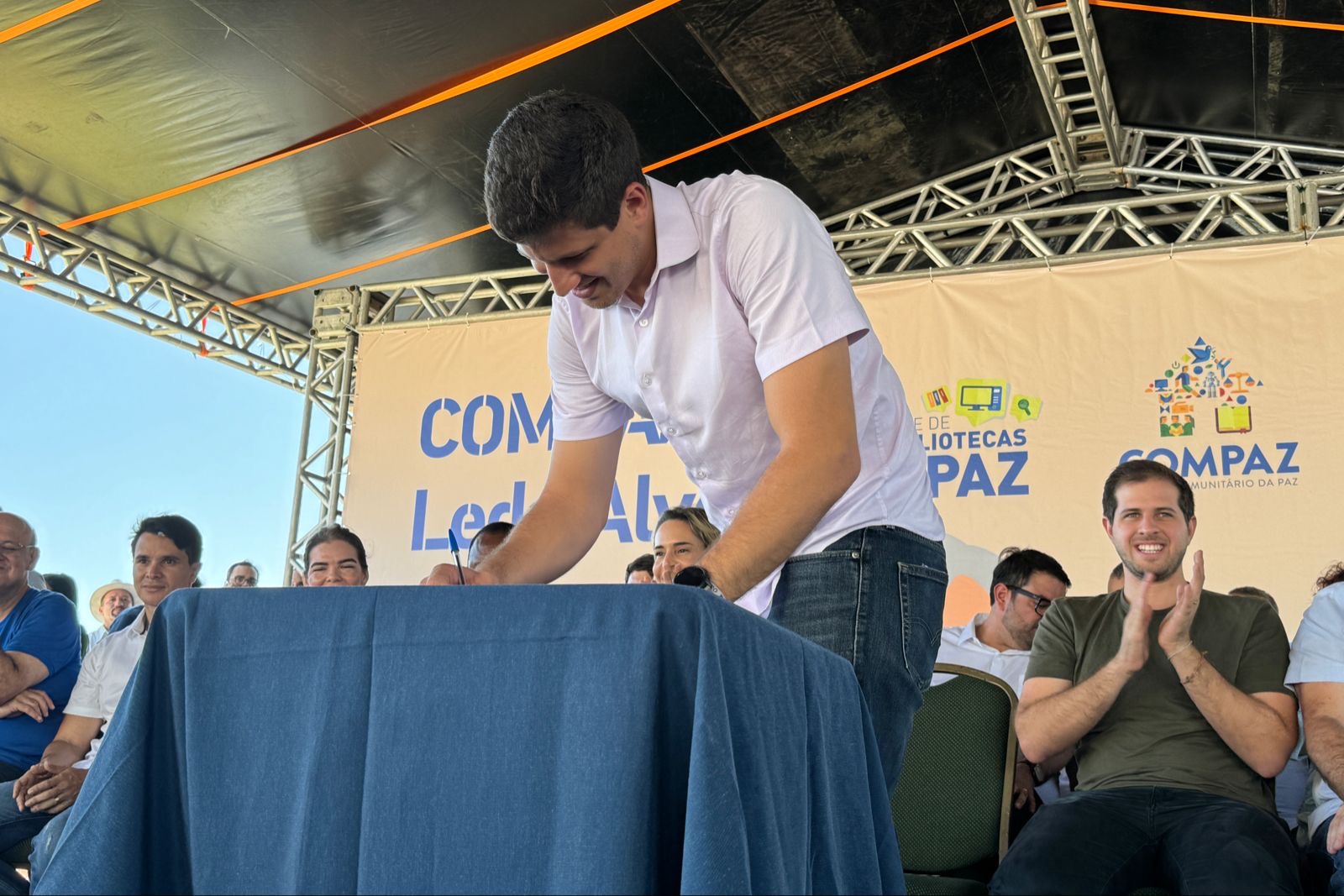 João Campos diz que ações da PCR levam dignidade e infraestrutura social à população