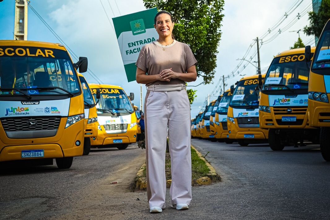 Raquel entrega ônibus escolares aos 184 municípios do estado