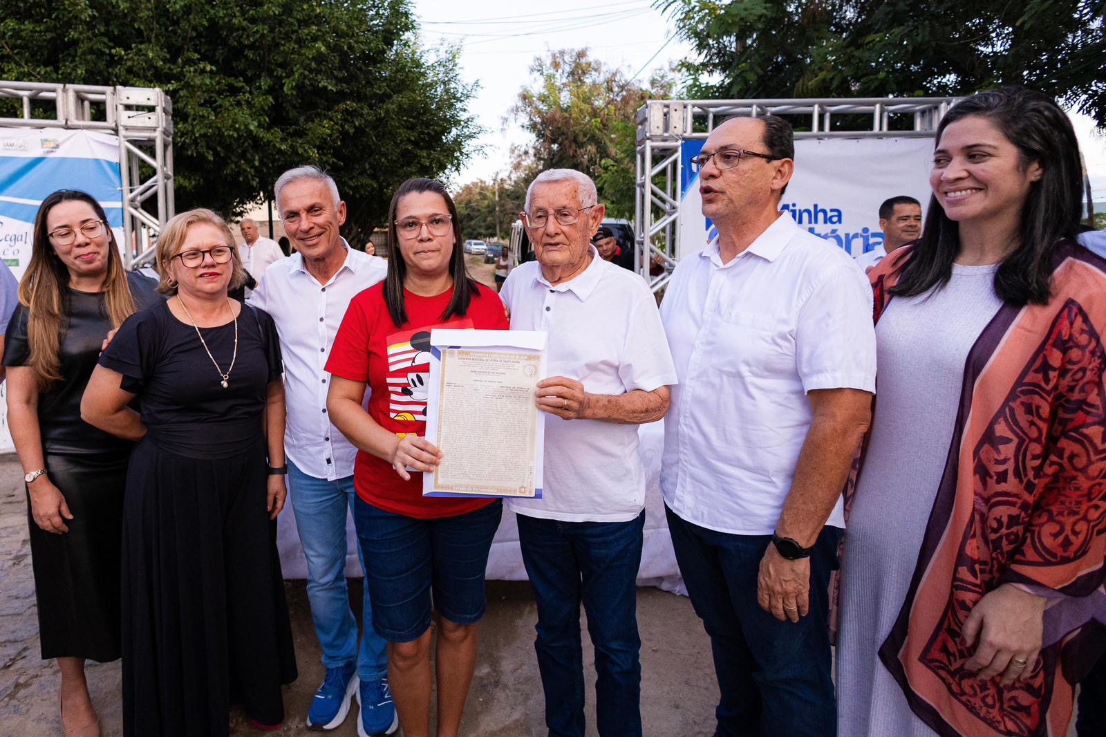 Vitória celebra entrega de títulos de propriedade no bairro Militina