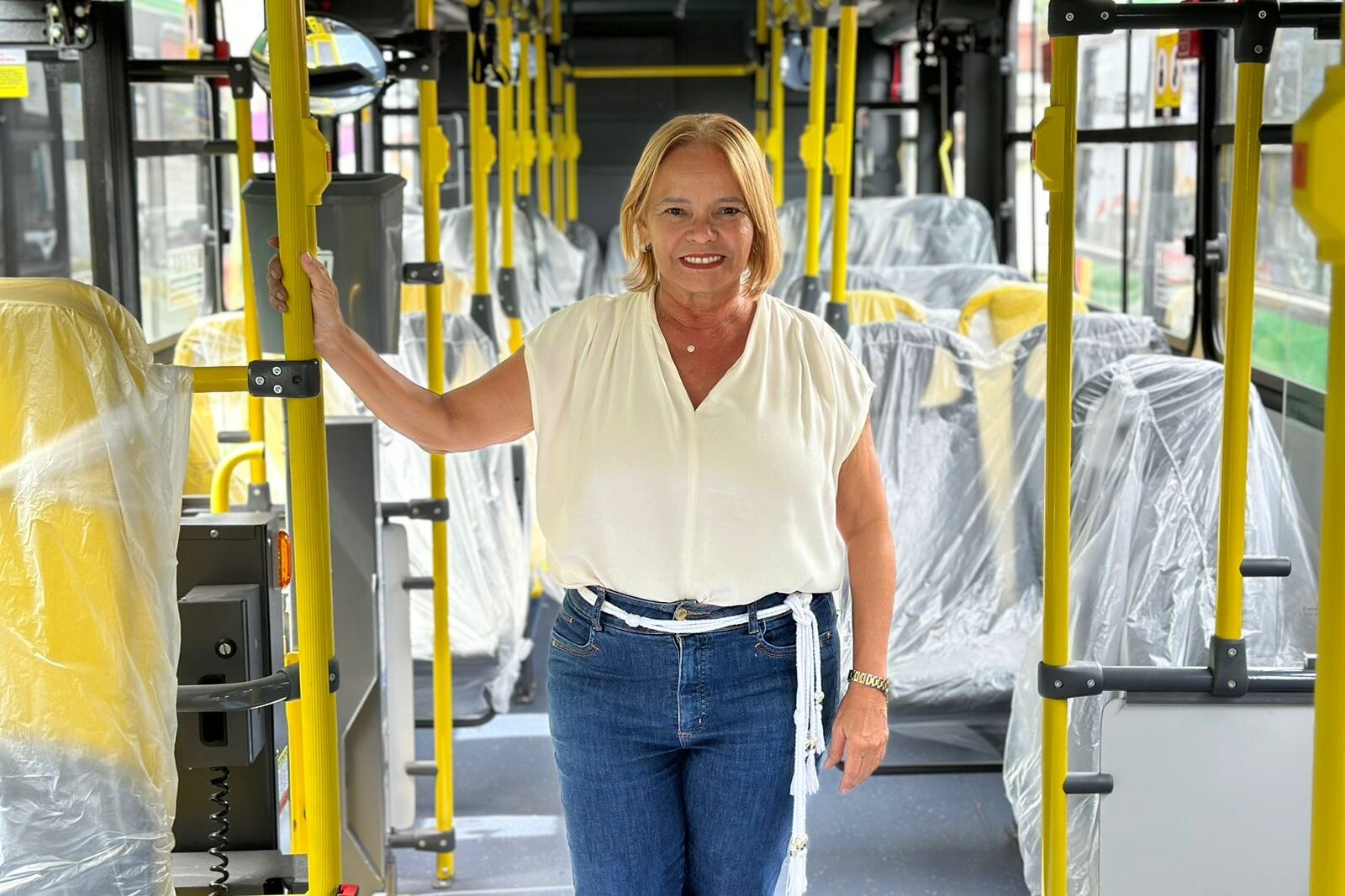 Nadegi celebra inauguração de nova linha de ônibus em Camaragibe