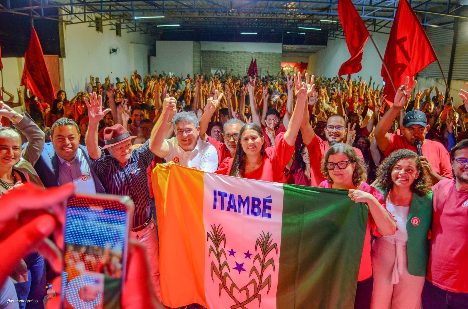 Duque prestigia lançamento da pré-candidatura de Manuella Mattos em Itambé