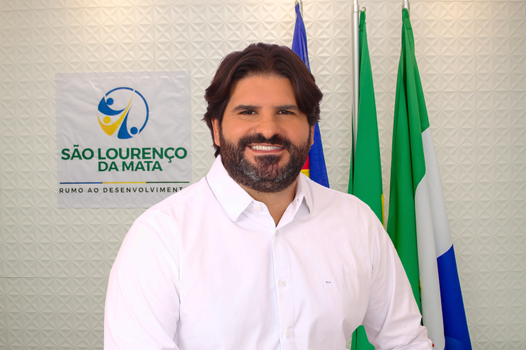 Vinícius Labanca assina contrato com FGV para realizar concurso da Educação