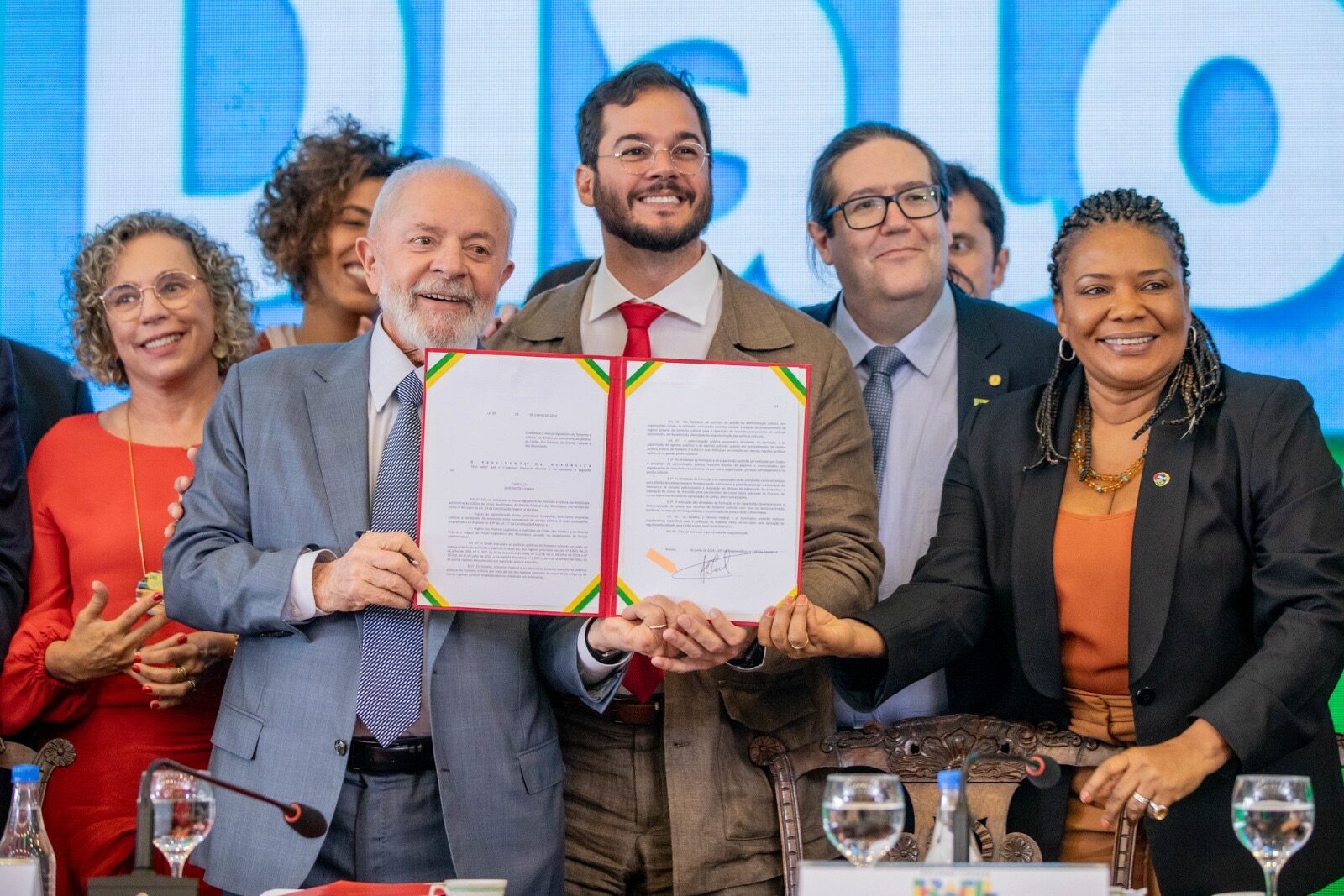 Lula sanciona lei de Túlio Gadêlha que moderniza o fomento à Cultura