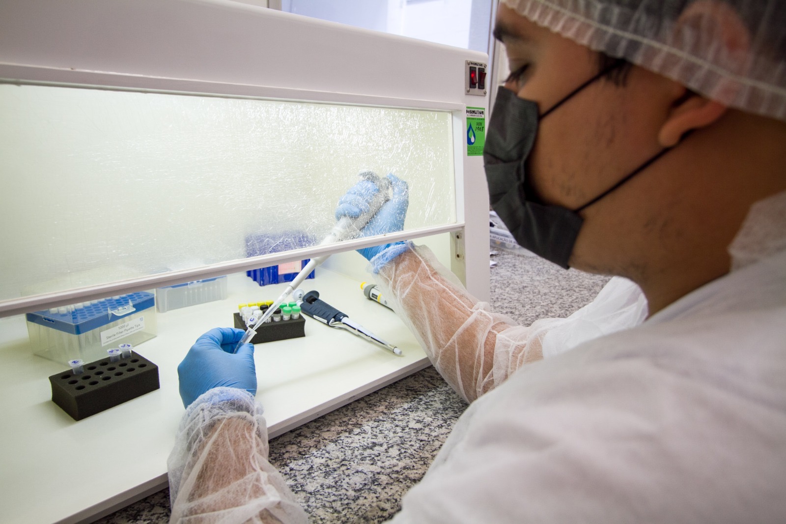 Lacen-PE ultrapassa a marca de 290 mil exames em 2024