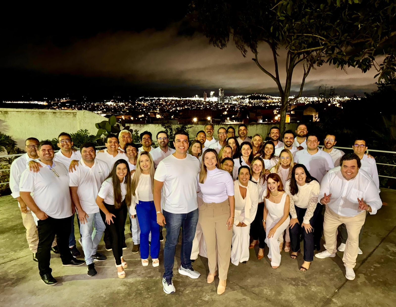 Rodrigo Pinheiro oficializa ex-secretária Dayse como vice