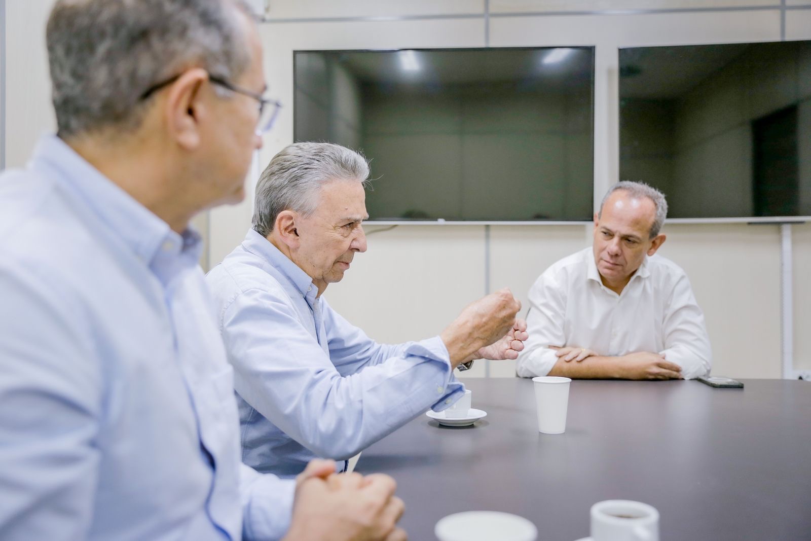 Zé Queiroz visita secretário de Educação do Recife para troca de experiências