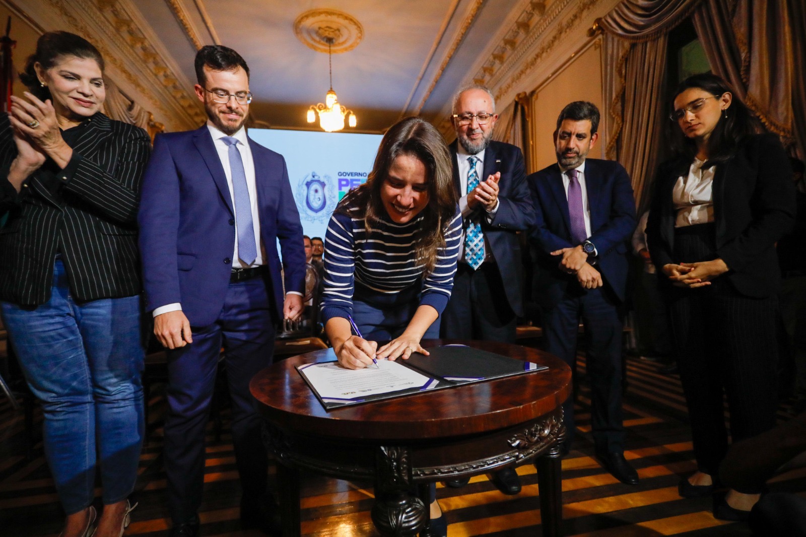 Raquel Lyra oficializa empréstimo bilionário com o Banco dos Brics