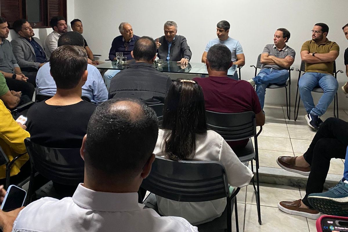 Lessa anuncia apoio a Queiroz