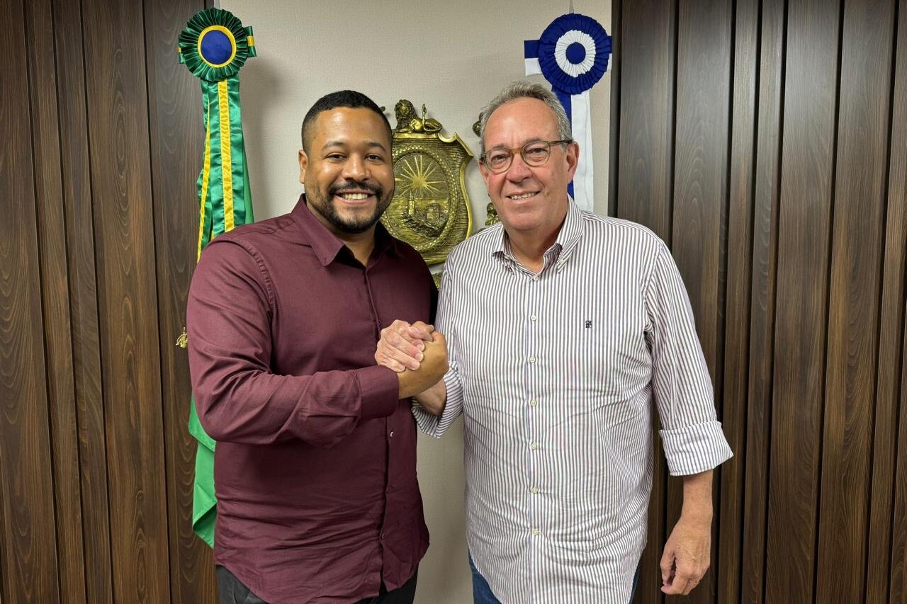 Vinícius Castello recebe apoio do presidente da Alepe em Olinda