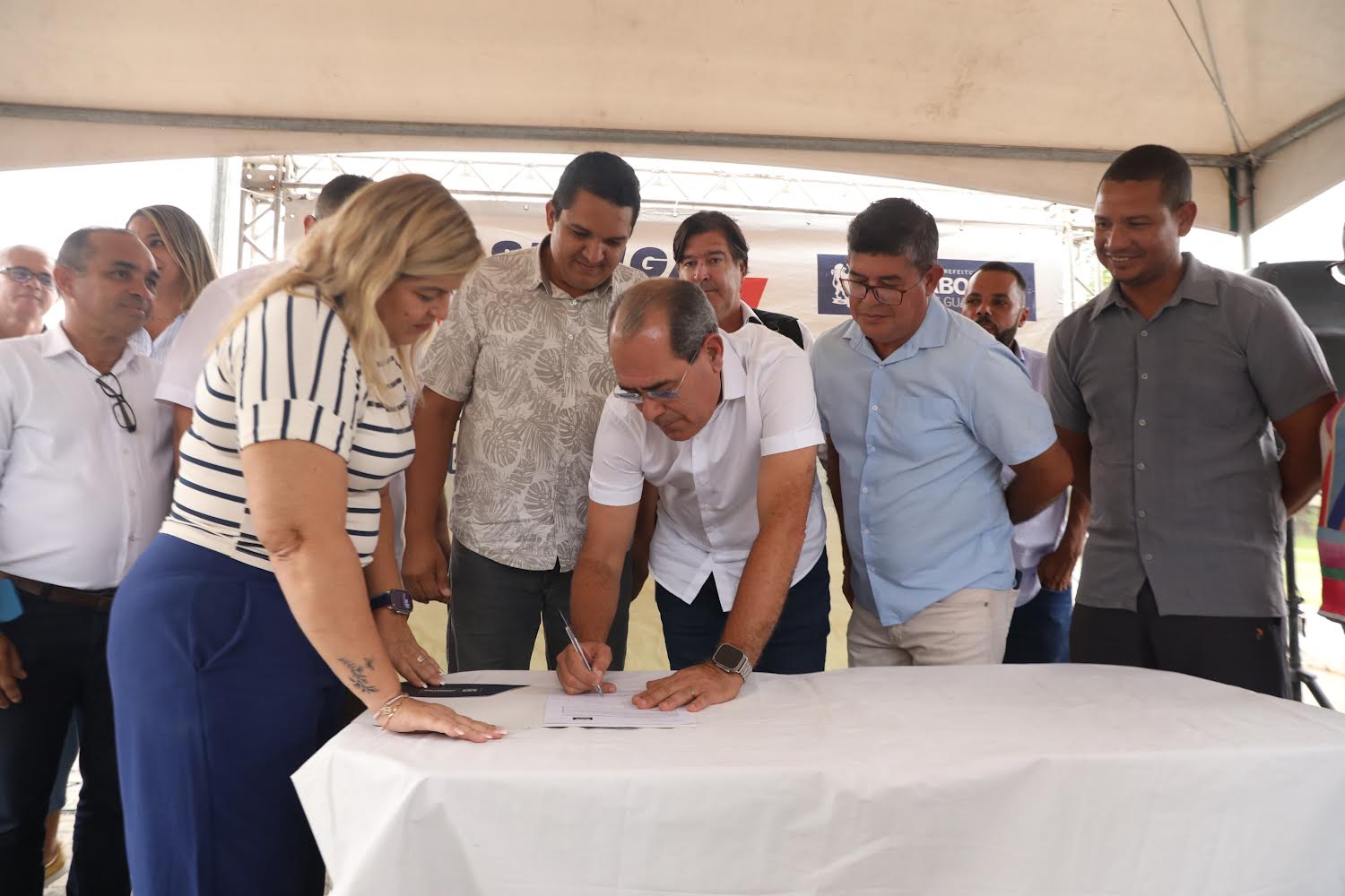 Mano assina mais de R$ 3,5 milhões em ordens de serviço para pavimentação de vias no Jaboatão