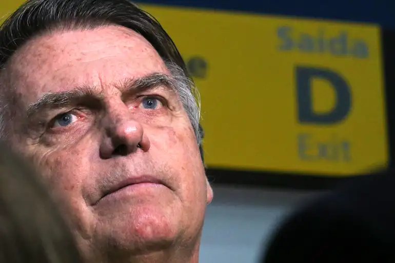 PF liga Bolsonaro a esquema para desviar mais de R$ 6,8 milhões
