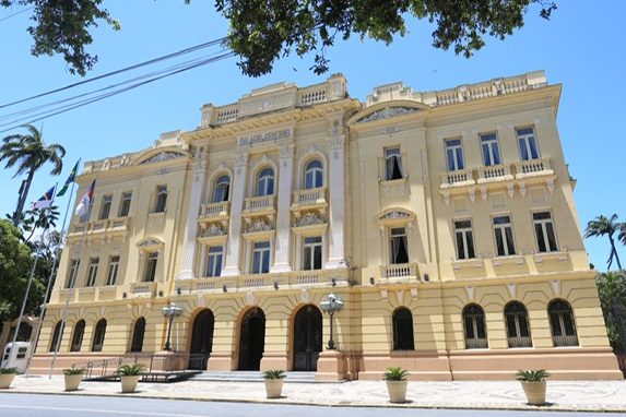 Em busca de aprovar projetos, Palácio quita 83,5% das chamadas emendas pix