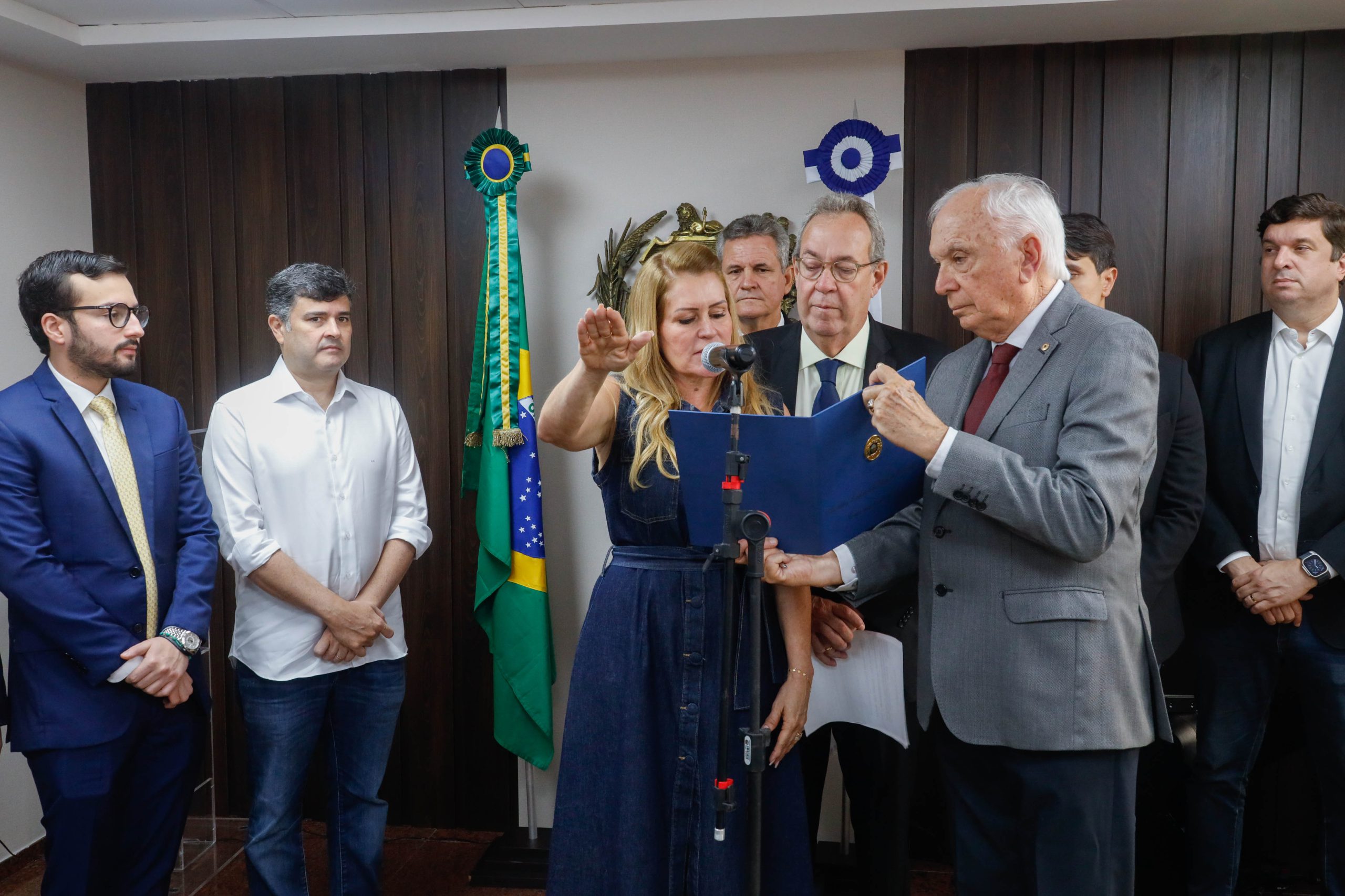 Roberta Arraes toma posse como deputada estadual