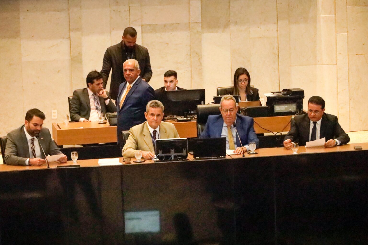 Gesto institucional de Álvaro Porto garantiu quórum para sessão