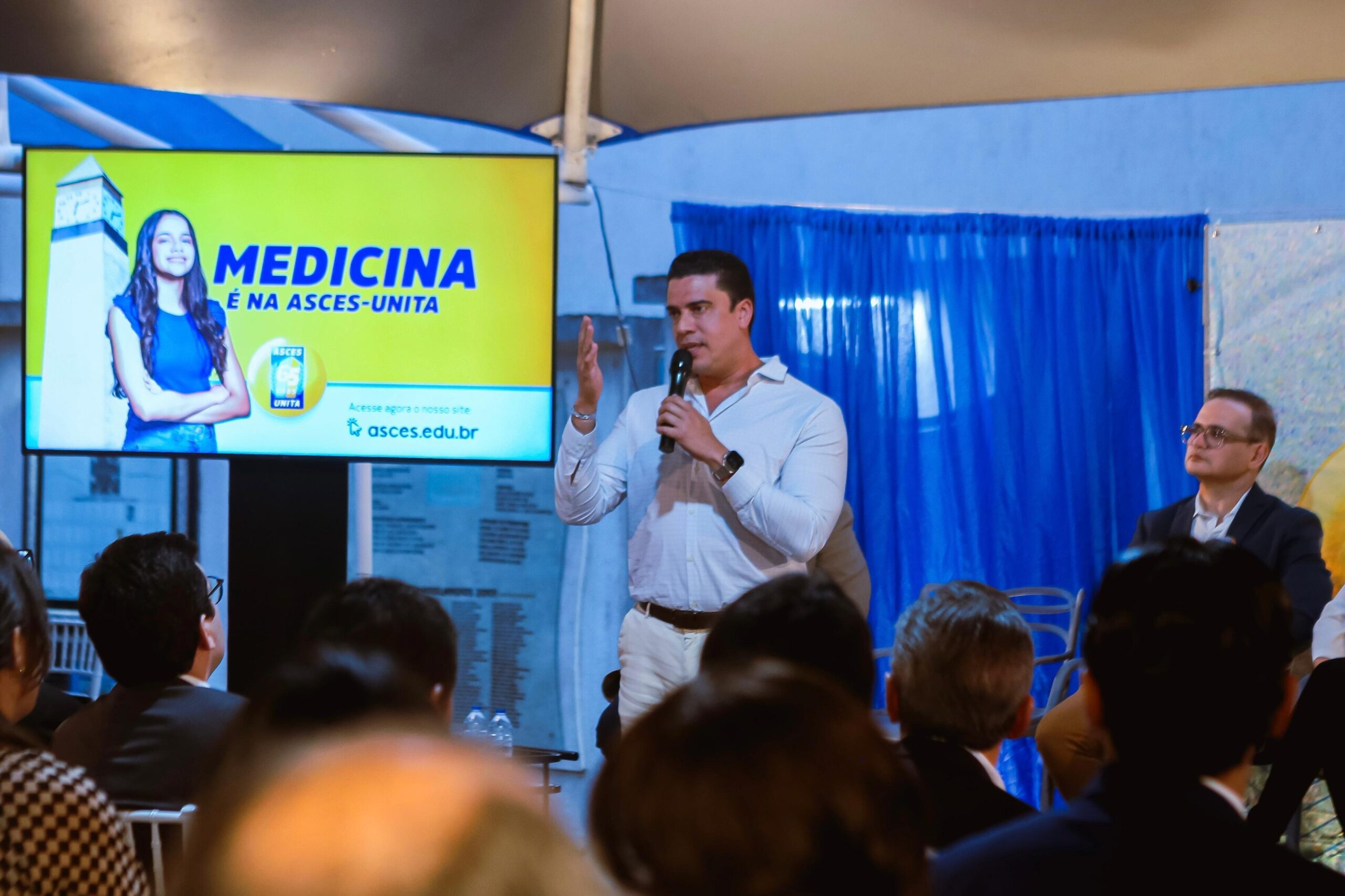 Rodrigo exalta curso de Medicina da Asces-Unita para Caruaru